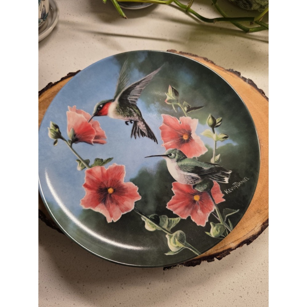 Vintage 1986 Edwin M. Knowles "The Hummingbird" by Kevin Daniel Fine China Plate